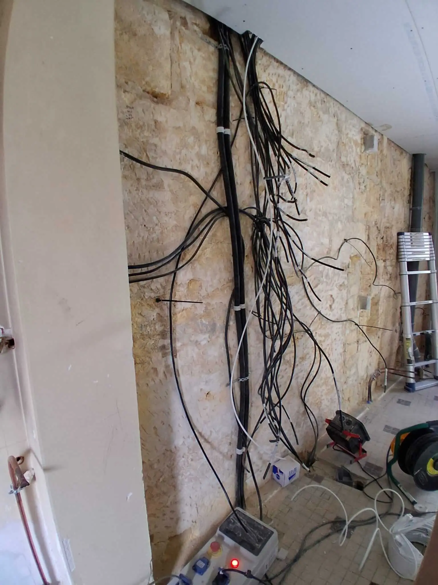 Création d'une ligne électrique dans une maison à Cantenac par LunElec33
